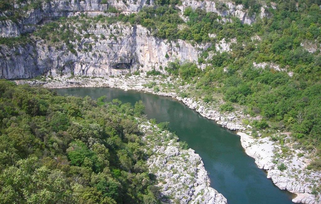 Vacances en ardèche en bord de rivière : où trouver la location idéale